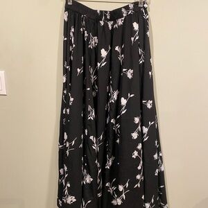 Versona Black and White Floral Skirt